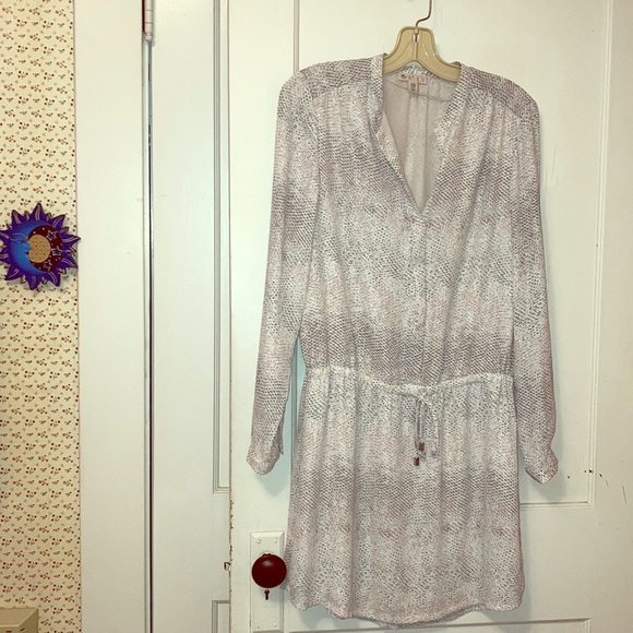 Lila Rose Dresses & Skirts - LILA ROSE MEDIUM PINK GRAY WHITE SNAKE PRINT